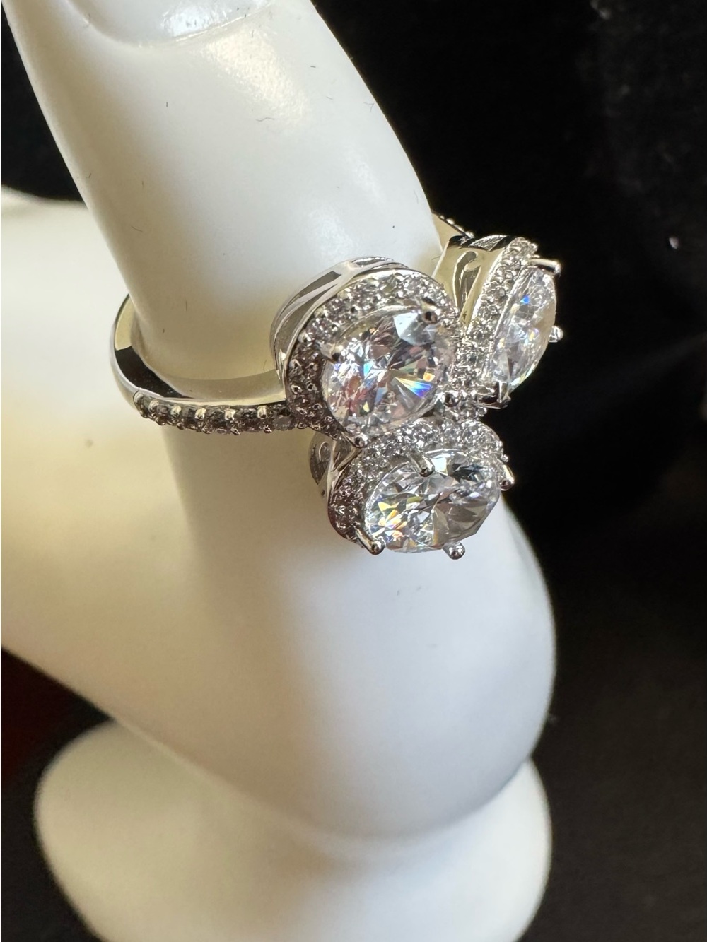 Chic and Elegant  .925 Silver Faceted Clear Crystal Ring - Sparkling Design